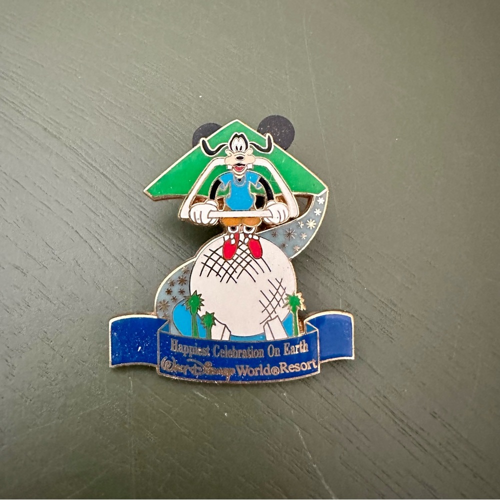 Disney WDW Walt Disney World Goofy Pin
